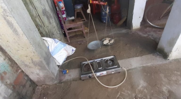 अझै पनि परम्परागत ढक तथा तराजुकाे प्रयोग, घाटा व्यहोर्नु परेको गुनासो