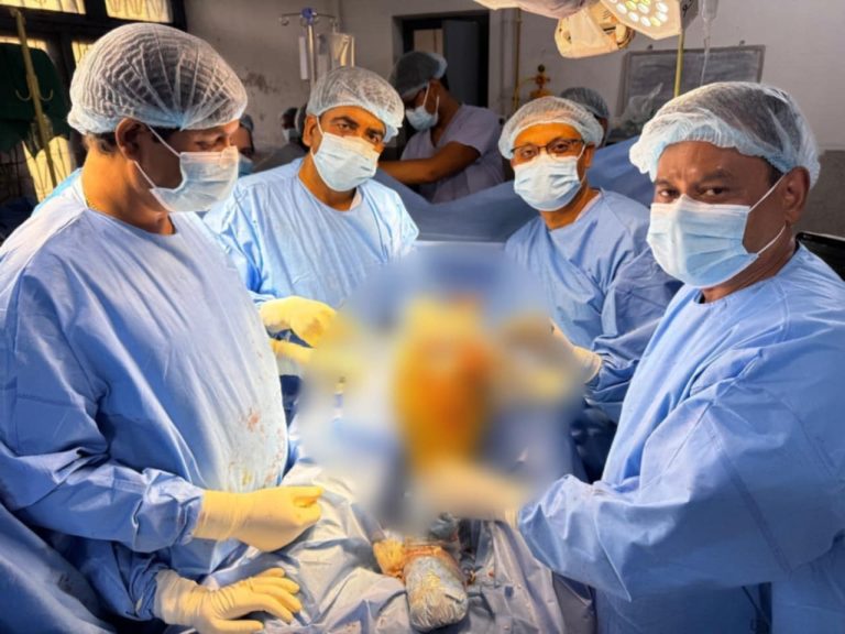 नारायणी अस्पतालमा पहिलो पटक दुई वटै घुंडाको कृत्रिम जोर्नी प्रत्यारोपनको सफल अप्रेशन