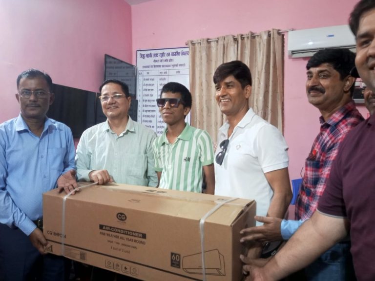 गणतन्त्र दिवसको अवसरमा दृष्टिबिहीन बालबालिकालाई एसी हस्तान्तरण