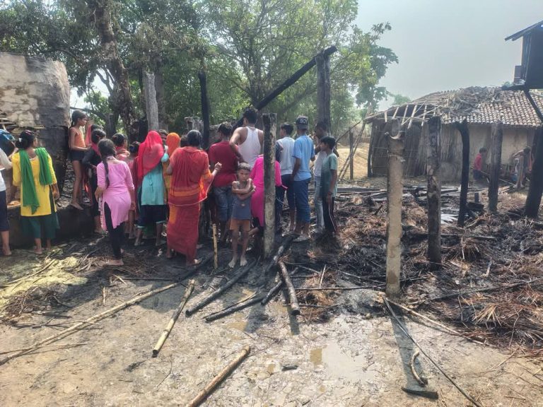 धाेबिनीमा आगलागी, एक घर र १२ वटा बाख्रा जल्याे