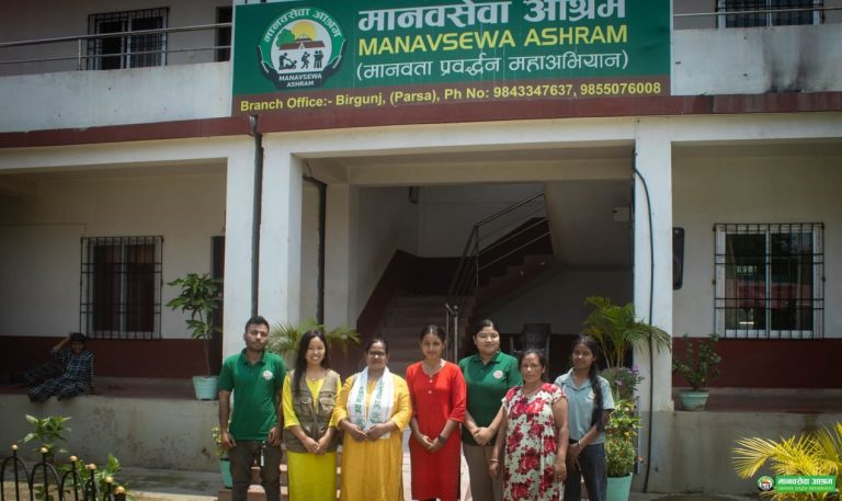 मानवसेवा आश्रममा आश्रित आमाहरूको स्वास्थ्य परीक्षण