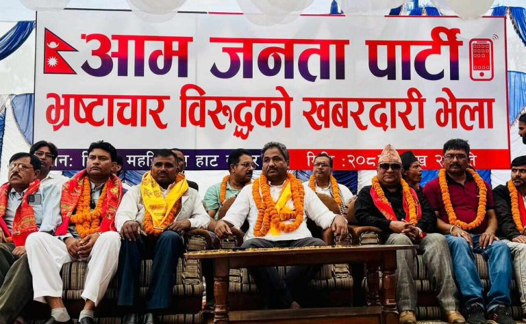 सशस्त्र प्रहरीले सिमावर्ती क्षेत्रमा सुरक्षाको नाममा लुट मचाएको छ : प्रभु साह
