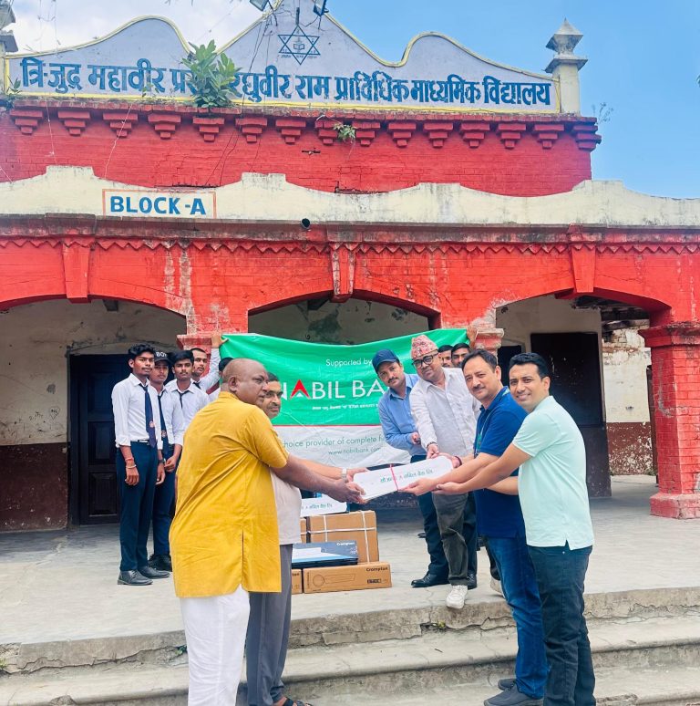 नबिल बैंकद्वारा वीरगञ्जको त्रिजुद्ध प्राविधिक विद्यालयलाई १० थान पंखा प्रदान
