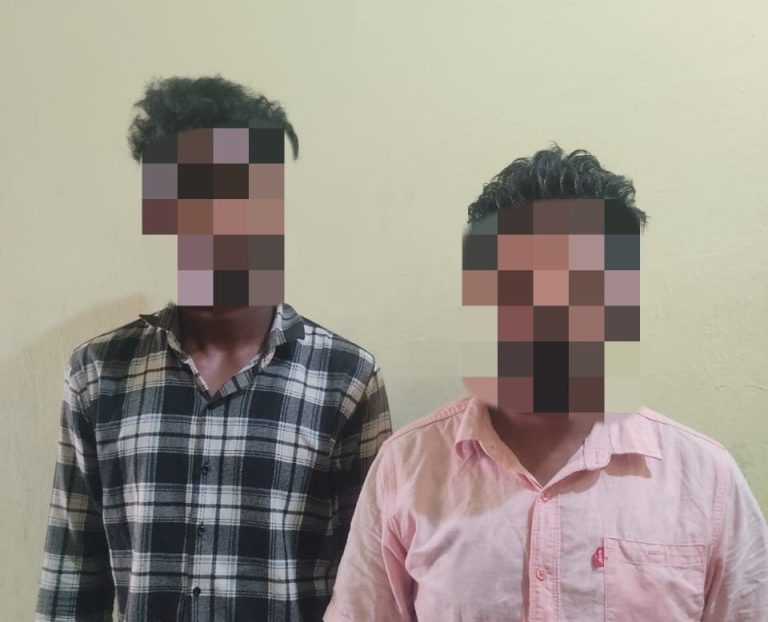 १२ लाख हुण्डी रकम सहित दुईजना पक्राउ