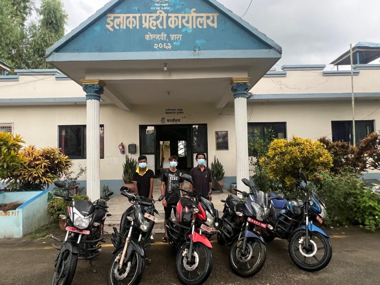 काेल्हवी प्रहरीद्वारा मोटरसाइकल चोरीमा संलग्न ३ जना पक्राउ, ५ ओटा मोटरसाइकल बरामद