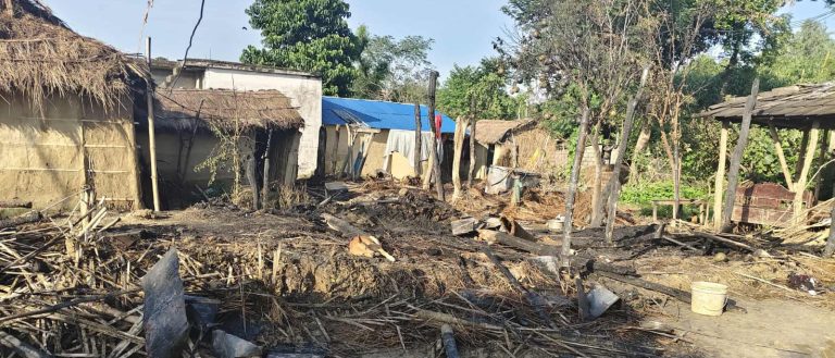 जिराभवानीमा आगलागी: तीन घर जलेर पूर्ण रूपमा नष्ट