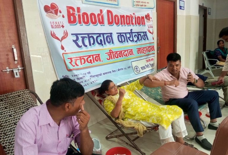 द हिमाल नर्सिङ्ग इन्स्टिच्युटमा १२ महिला सहित ४१ जनाद्वारा रक्तदान