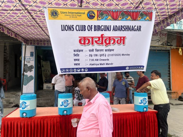लायन्स क्लबद्वारा निःशुल्क पानी वितरण