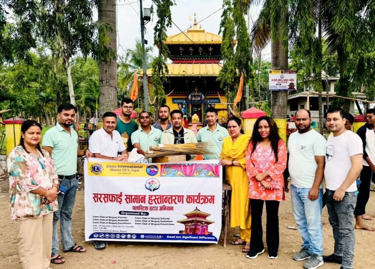 मन्दिरमा सरसफाइ सामग्री हस्तान्तरण तथा जनचेतना अभियान