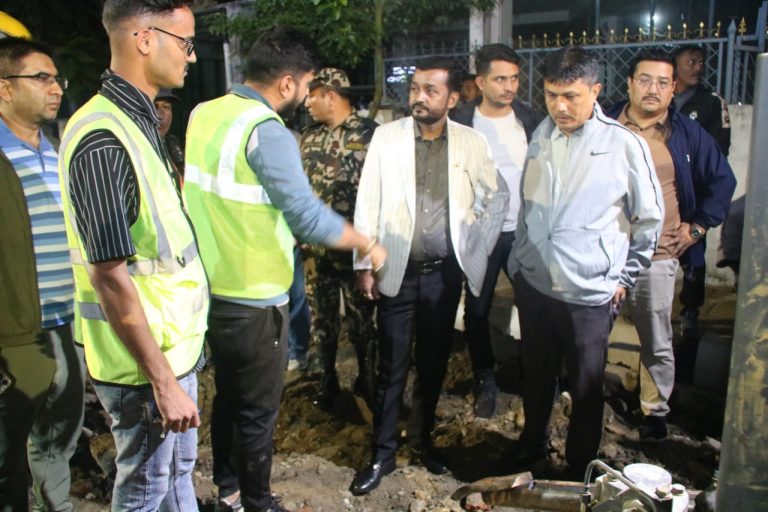 खानेपानीमन्त्रीको रातको अनुगमन : मेलम्चीको पानी चाँडै वितरण हुने