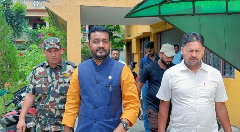 वीरगंजमा कृत्रिम पानीकाे अभाव, नागरिक सहयोग बिना समाधान असम्भव : मन्त्री यादव