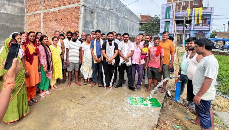 मन्त्री प्रदीप यादवको निर्देशनमा गणेश टोलमा डीप बोरिङ जडान, स्थानीयले पूजा गरी गरे सञ्चालन