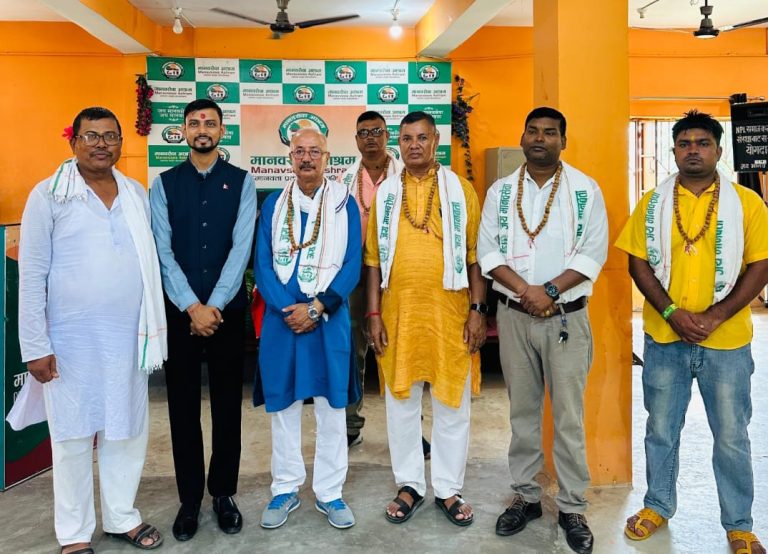 पूर्वमन्त्री रमेश रिजालद्वारा मानवसेवा आश्रम वीरगञ्जमा भोजन सेवा योगदान