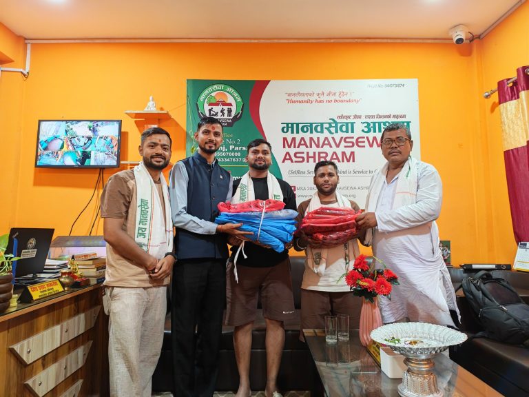 वीरगंज सिटी मार्केटबाट मानव सेवा आश्रमलाई हाफ पाइन्ट र टि–सर्ट सहयोग