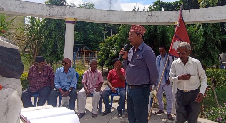 वीरगंजमा पूर्व रानी साहको जन्मदिन मनाउँदै राजावादीहरुको नाराबाजी