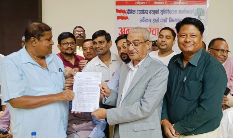निजी विद्यालयलाई गैरनाफामूलक बनाउने व्यवस्था हटाइन्छ : गृहमन्त्री लेखक