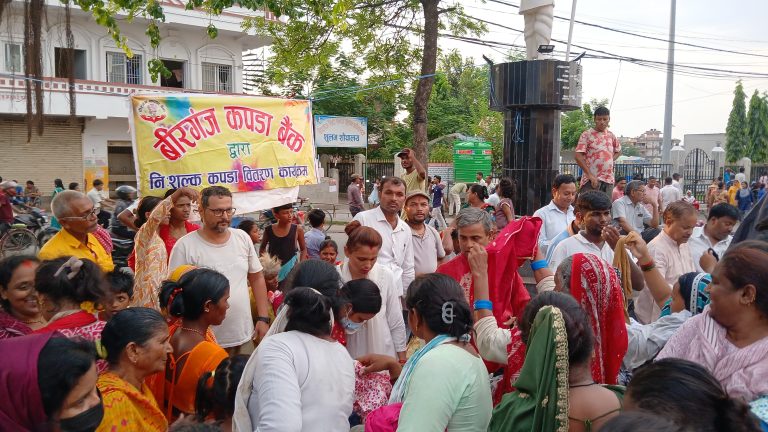 वीरगंज कपडा बैंकद्वारा ६ सय थान नि:शुल्क कपडा वितरण