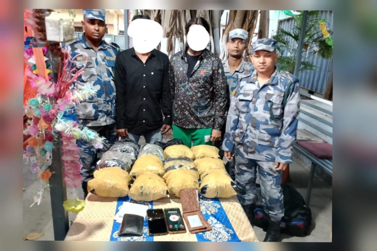सशस्त्र प्रहरीद्वारा नेपाल–भारत मैत्री बसबाट गाँजासहित दुई भारतीय पक्राउ