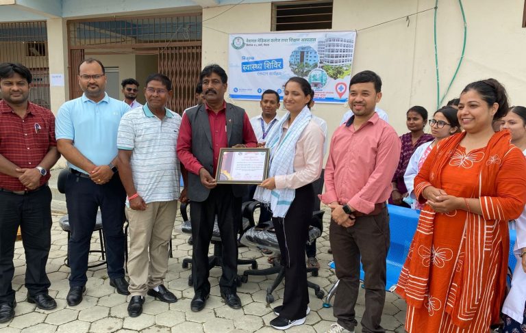 एनएमसिद्वारा बारागढीमा निःशुल्क स्वास्थ्य परीक्षण र रक्तदान कार्यक्रम