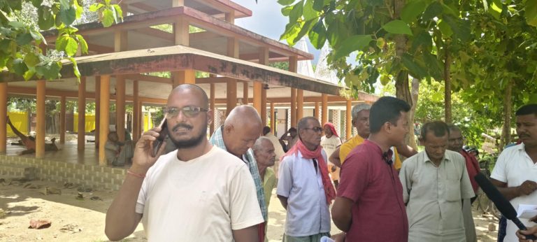 सखुवाप्रसौनी गाउँपालिकामा रासायनिक मल वितरण विवाद, किसान आक्रोशित