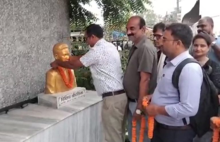 संविधान दिवसमा जनमत पार्टी पर्साद्वारा सहिद स्मारकमा माल्यार्पण