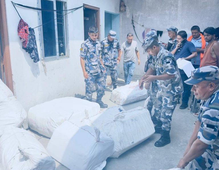 नगरवामा सशस्त्र प्रहरीको छापा, भन्सार छलीकाे सामान नियन्त्रणमा