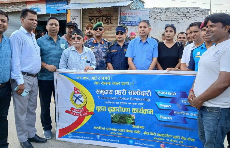 वीरगंजमा २२ औं निजामती सेवा दिवसको अवसरमा वृक्षारोपण