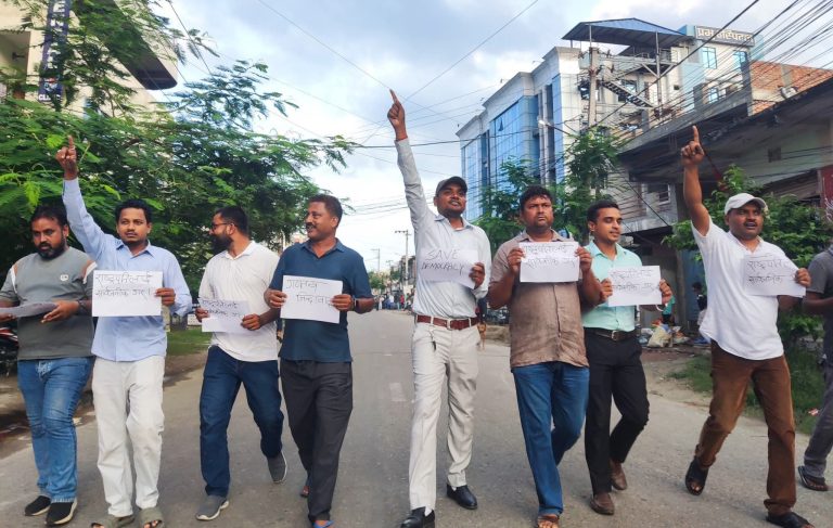 पर्सामा संविधान रक्षाकाे माग गर्दै कांग्रेस र एमालेद्वारा प्रदर्शन