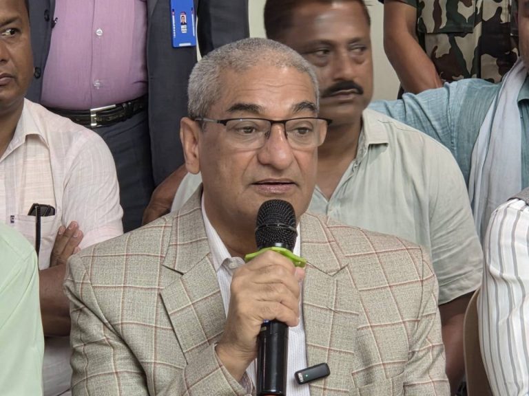 गृहमन्त्री रमेश लेखकले दिए राजीनामा, छानबिन समिति गठन