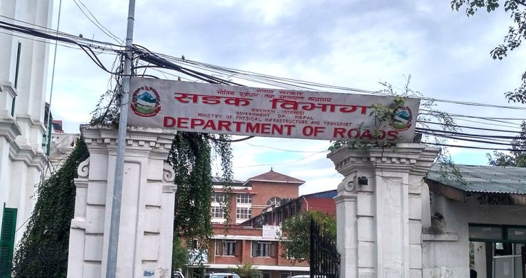 काम नगरी अलपत्र परेका सडक र पुलका २३४ ठेक्का तोडिँदै