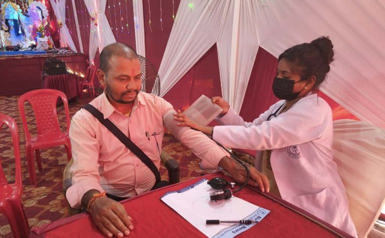 रानीघाटमा रेडक्रसद्वारा निःशुल्क स्वास्थ्य शिविर सम्पन्न
