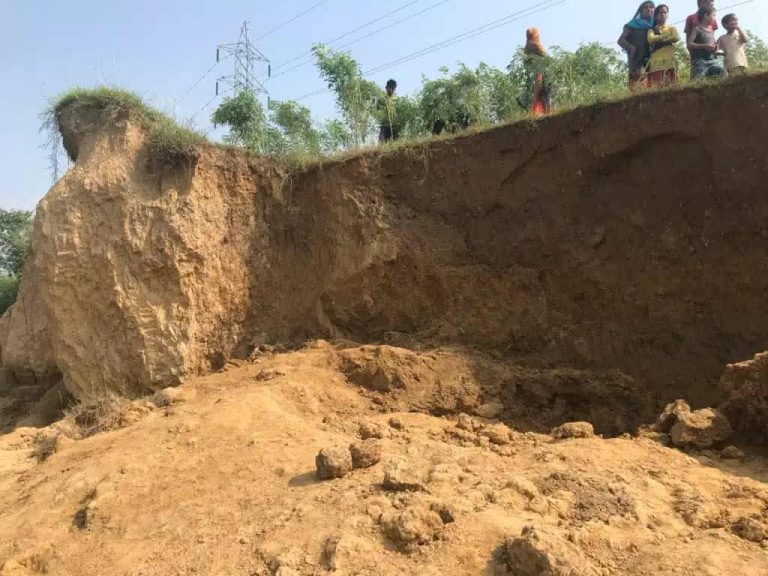 सर्लाहीमा ढिस्कोले पुरिँदा चार जनाको मृत्यु
