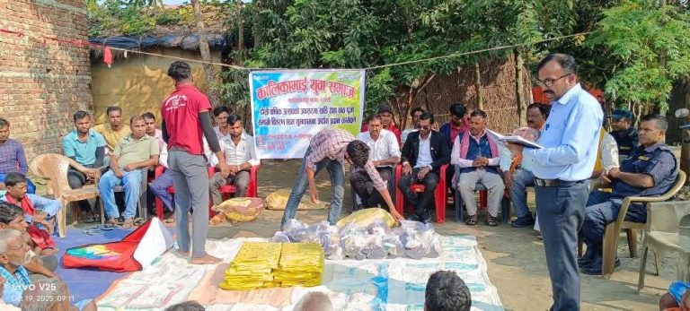 कालिकामाई युवा समाजको दोस्रो वार्षिकोत्सव दलित बस्तीमा, छठ ब्रतालुलाई सामग्री वितरण
