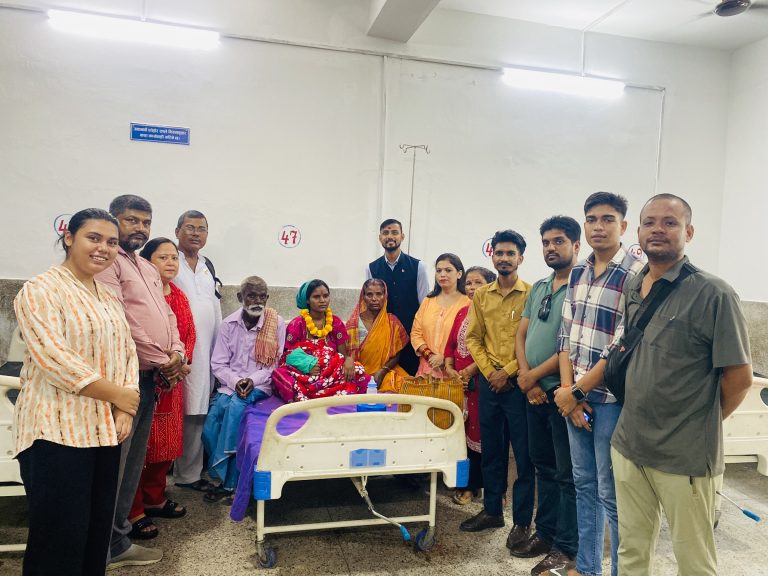 छोरी जन्मिएपछि मानवसेवा आश्रममार्फत पारिवारिक पुनर्मिलन: सासु–ससुराले लिन आए बुहारी र नातिनी