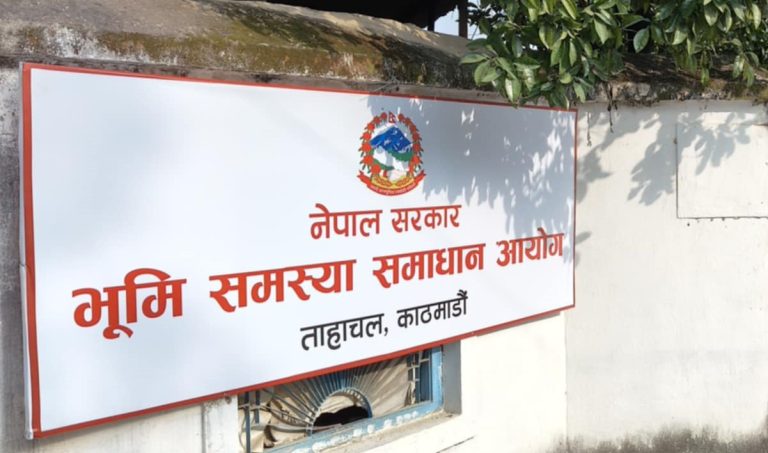 भूमि आयोग खारेज गर्ने सरकारको निर्णय कार्यान्वयन नगर्न सर्वोच्चको आदेश