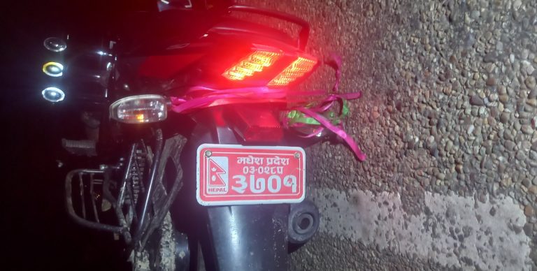 आफैले चलाएकाे माेटरसाइकल अनियन्त्रित भई दुर्घटना हुँदा भिखमपुरका कुर्मीकाे मृत्यु