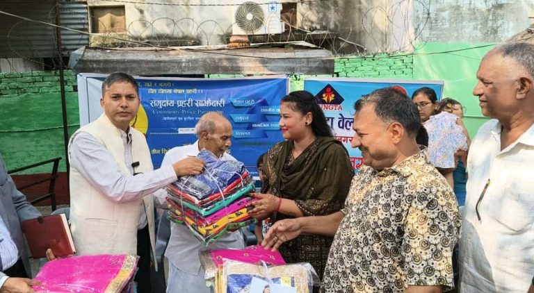 छठ पर्वमा वीरगंज कारागारका ७५ महिला कैदीलाई साडी वितरण