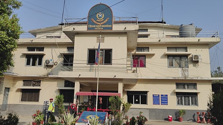पर्सामा खैरो हिरोइनसहित दुई युवक पक्राउ
