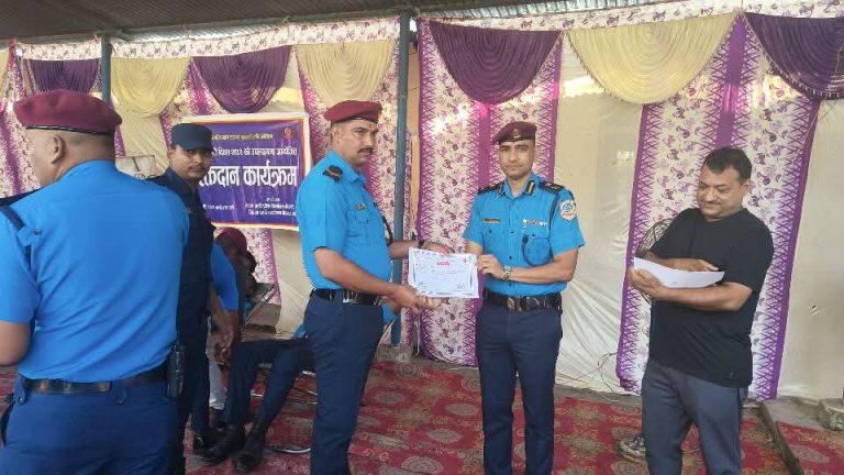 ७०औं प्रहरी दिवसको अवसरमा वीरगंजमा ६७ जनाद्वारा रक्तदान