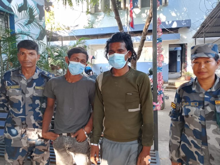 वीरगंजमा कटुवा पेस्तोलसहित दुई जना पक्राउ