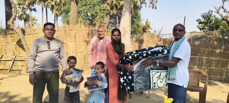 साउदीबाट रकम पठाएर अतिबिपन्न परिवारलाई न्यानो लुगा र खाद्यान्न सहयोग