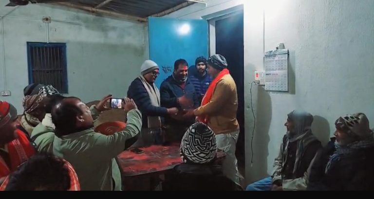 बिन्दबासिनी–५ मा एमाले परित्याग गरि दर्जनौं नेता–कार्यकर्ता काङ्ग्रेसमा प्रवेश