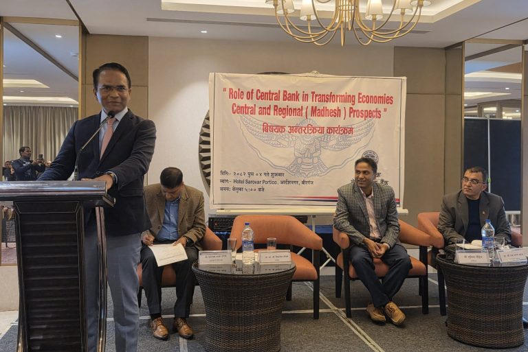 सहज कर्जा प्रवाहको वातावरण बनाउन बैंकहरूलाई गभर्नर पौडेलको निर्देशन
