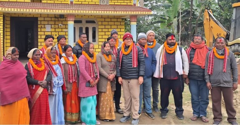 जिराभवानी गाउँपालिकामा प्रमुख प्रशासकीय अधिकृत अमित गिरी हाजिर