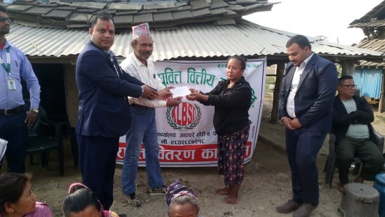 कालिका लघुवित्तद्वारा बिपत्तिग्रस्त परिवारलाई १० लाख ४० हजारको राहत
