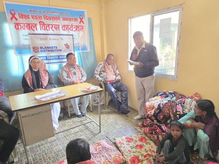 विश्व एड्स दिवसमा एचआईभी प्रभावित विपन्नलाई कम्बल वितरण