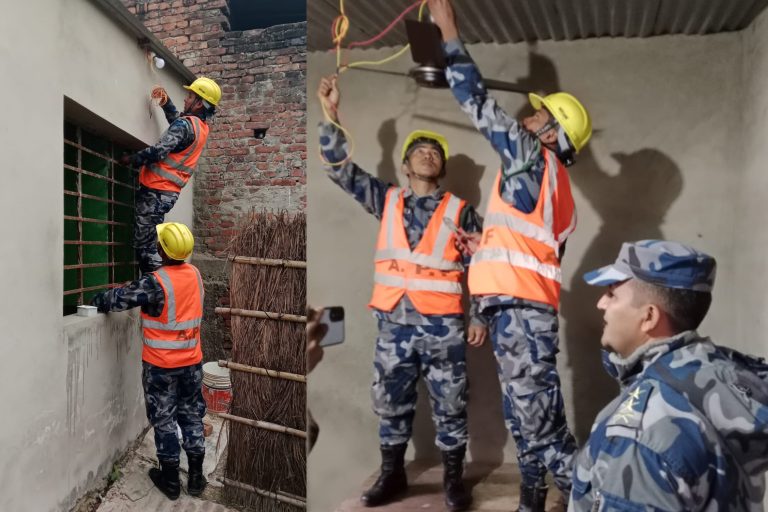 सशस्त्र प्रहरीद्वारा पर्सामा विपन्न परिवारको घरमा विद्युत् जडान