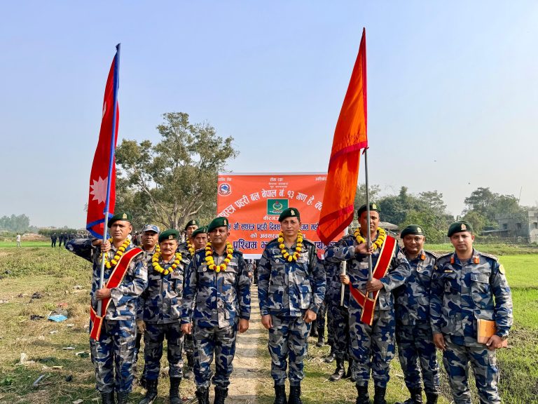 सशस्त्र प्रहरीको स्थापना दिवसकाे अवसरमा सीमामा फ्ल्याग मार्च