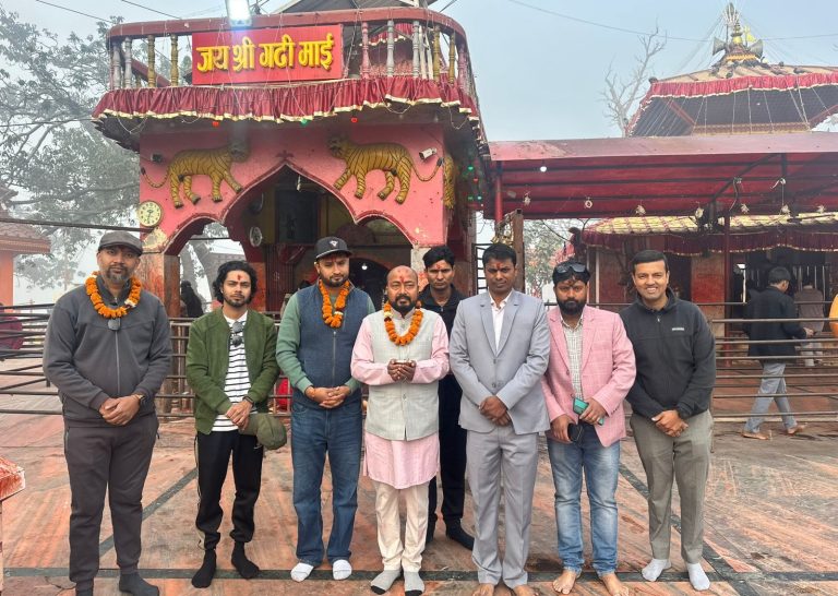 बालेका दाई कौशलेन्द्रसँग गढीमाई मन्दिर दर्शन गर्दै बारा–३ मा अरविन्द साहले सुरु गरे चुनावी अभियान