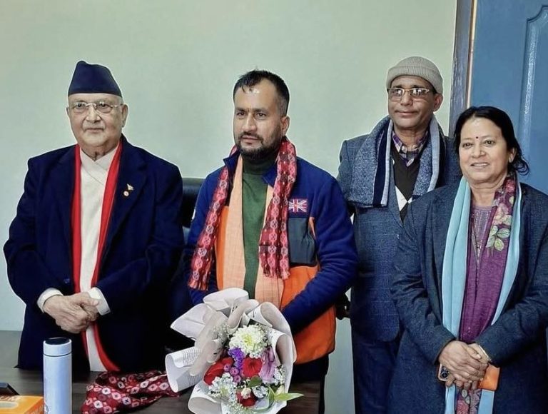 रुपेश पाण्डे औपचारिक रुपमा एमालेमा प्रवेश